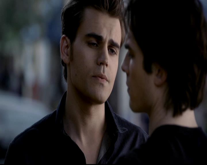 VampireDiariesWorld-dot-org_4x08WellAlwaysHaveBourbonStreet1992.jpg