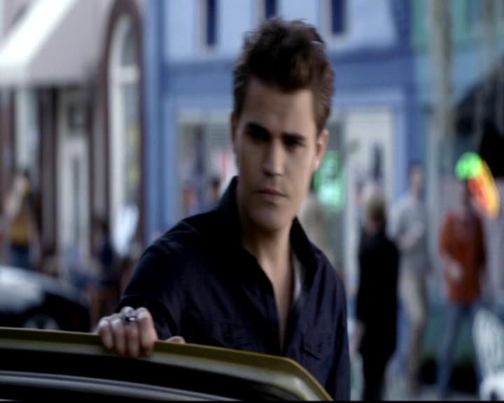 VampireDiariesWorld-dot-org_4x08WellAlwaysHaveBourbonStreet2001.jpg