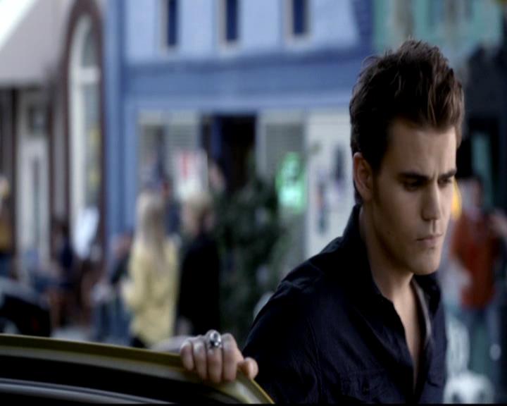 VampireDiariesWorld-dot-org_4x08WellAlwaysHaveBourbonStreet2002.jpg