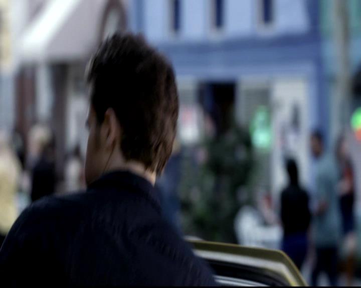 VampireDiariesWorld-dot-org_4x08WellAlwaysHaveBourbonStreet2004.jpg