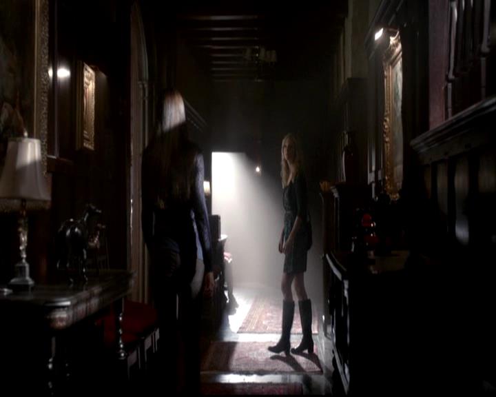 VampireDiariesWorld-dot-org_4x08WellAlwaysHaveBourbonStreet2011.jpg