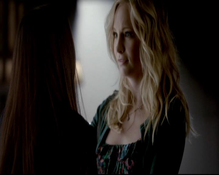 VampireDiariesWorld-dot-org_4x08WellAlwaysHaveBourbonStreet2028.jpg