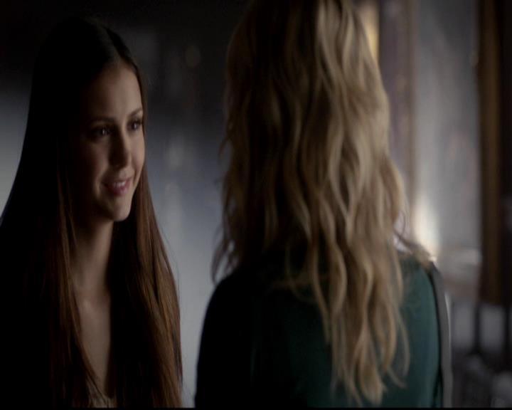 VampireDiariesWorld-dot-org_4x08WellAlwaysHaveBourbonStreet2029.jpg