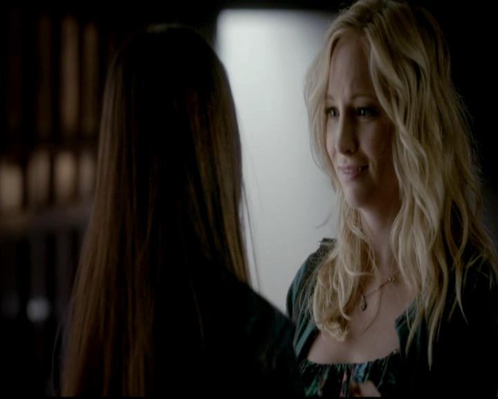 VampireDiariesWorld-dot-org_4x08WellAlwaysHaveBourbonStreet2030.jpg