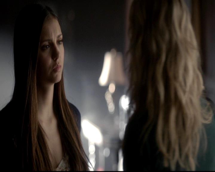 VampireDiariesWorld-dot-org_4x08WellAlwaysHaveBourbonStreet2038.jpg