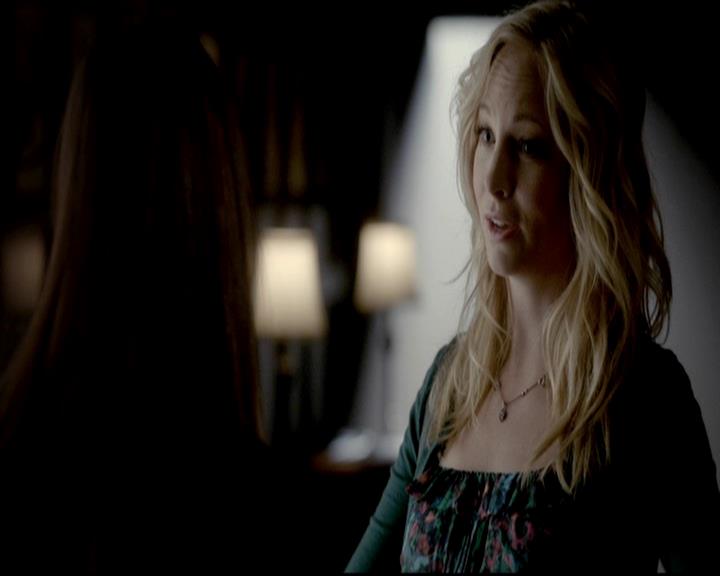 VampireDiariesWorld-dot-org_4x08WellAlwaysHaveBourbonStreet2052.jpg