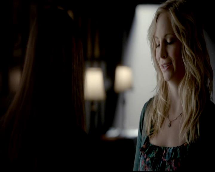 VampireDiariesWorld-dot-org_4x08WellAlwaysHaveBourbonStreet2054.jpg