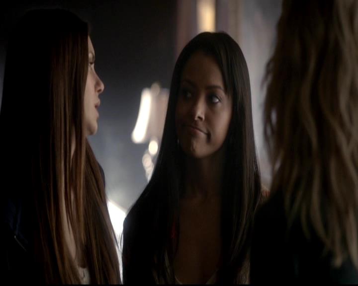 VampireDiariesWorld-dot-org_4x08WellAlwaysHaveBourbonStreet2057.jpg