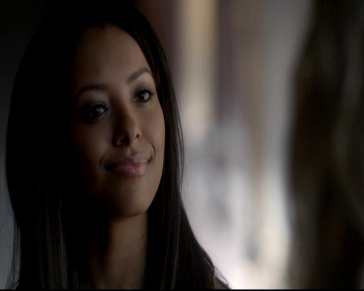 VampireDiariesWorld-dot-org_4x08WellAlwaysHaveBourbonStreet2066.jpg