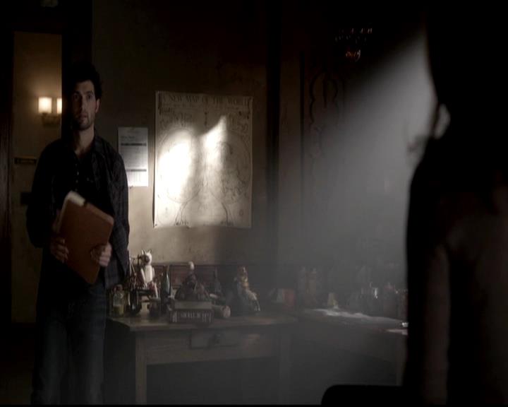 VampireDiariesWorld-dot-org_4x08WellAlwaysHaveBourbonStreet2068.jpg