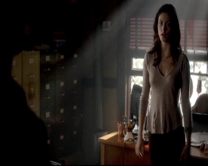 VampireDiariesWorld-dot-org_4x08WellAlwaysHaveBourbonStreet2077.jpg