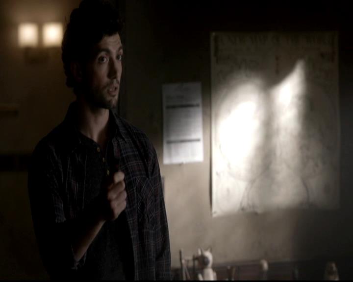 VampireDiariesWorld-dot-org_4x08WellAlwaysHaveBourbonStreet2089.jpg