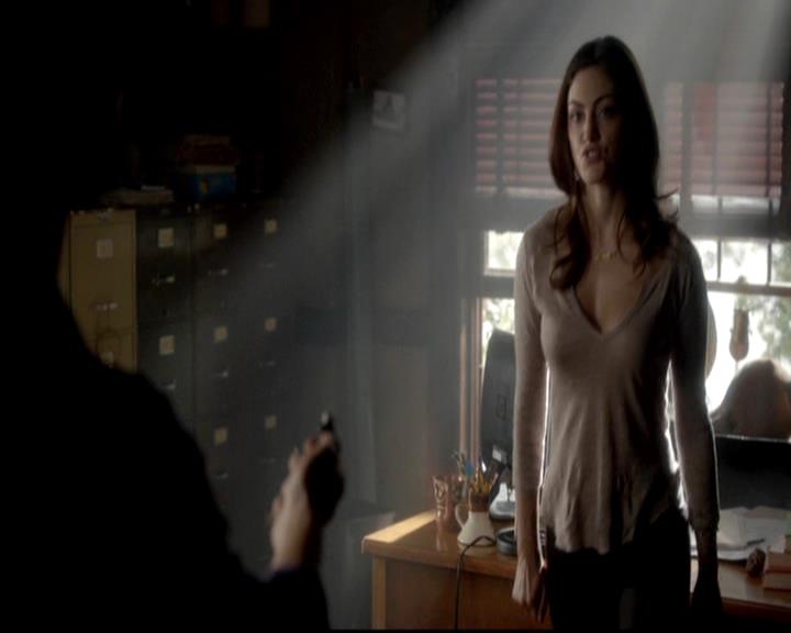 VampireDiariesWorld-dot-org_4x08WellAlwaysHaveBourbonStreet2091.jpg