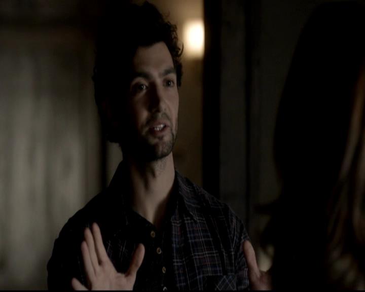 VampireDiariesWorld-dot-org_4x08WellAlwaysHaveBourbonStreet2094.jpg