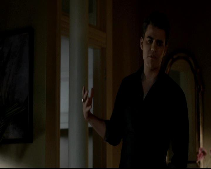 VampireDiariesWorld-dot-org_4x08WellAlwaysHaveBourbonStreet2114.jpg