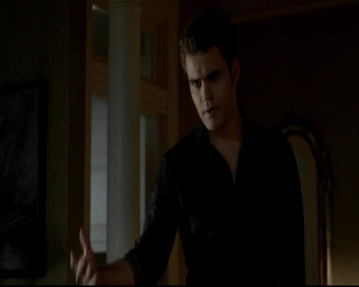 VampireDiariesWorld-dot-org_4x08WellAlwaysHaveBourbonStreet2115.jpg