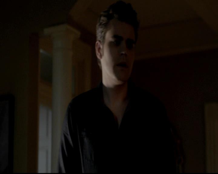 VampireDiariesWorld-dot-org_4x08WellAlwaysHaveBourbonStreet2117.jpg