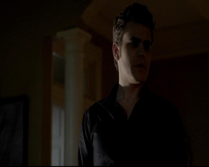 VampireDiariesWorld-dot-org_4x08WellAlwaysHaveBourbonStreet2118.jpg