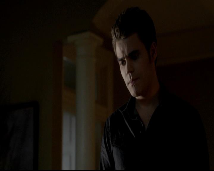 VampireDiariesWorld-dot-org_4x08WellAlwaysHaveBourbonStreet2122.jpg