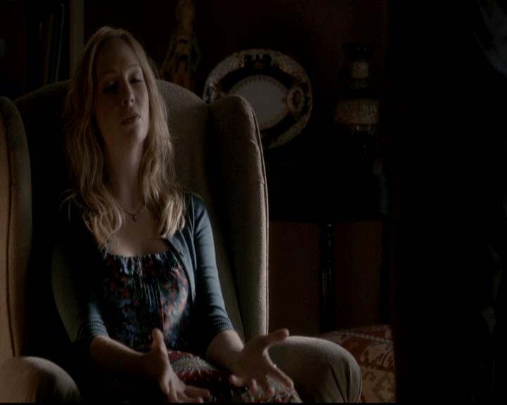 VampireDiariesWorld-dot-org_4x08WellAlwaysHaveBourbonStreet2124.jpg