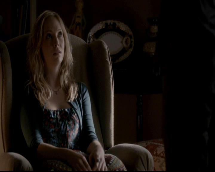 VampireDiariesWorld-dot-org_4x08WellAlwaysHaveBourbonStreet2125.jpg