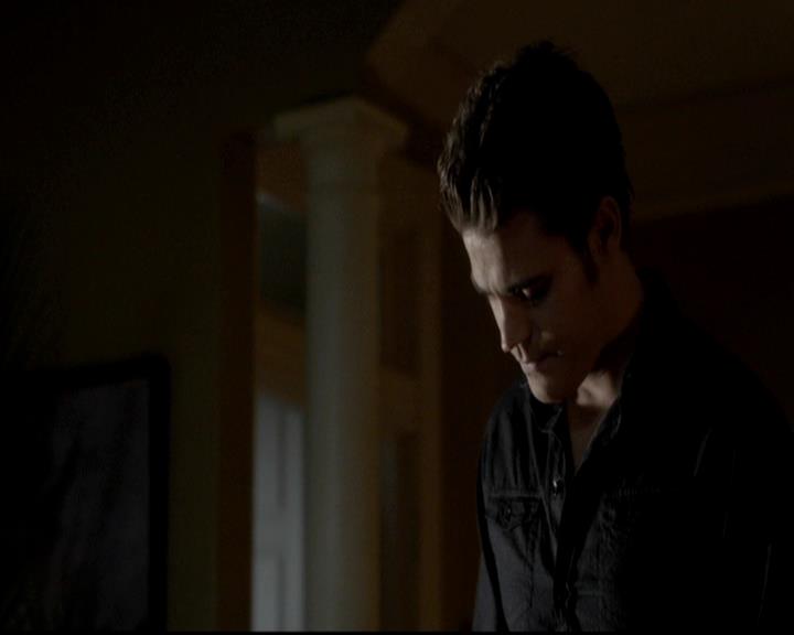 VampireDiariesWorld-dot-org_4x08WellAlwaysHaveBourbonStreet2128.jpg