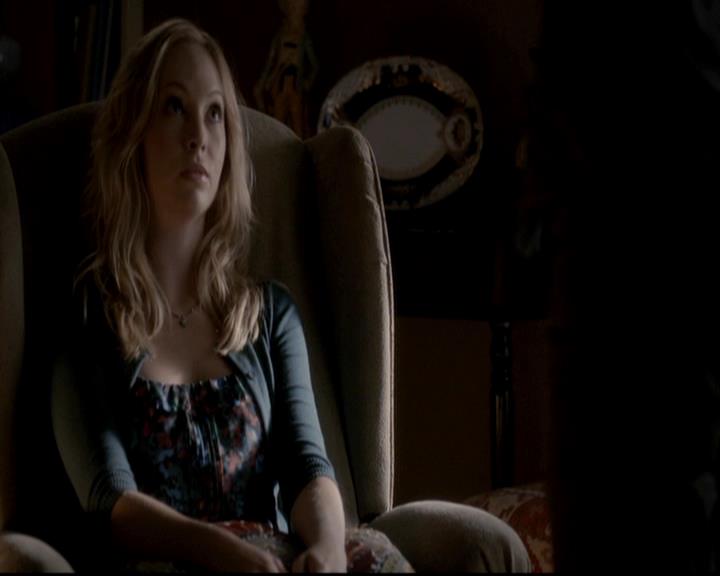 VampireDiariesWorld-dot-org_4x08WellAlwaysHaveBourbonStreet2130.jpg