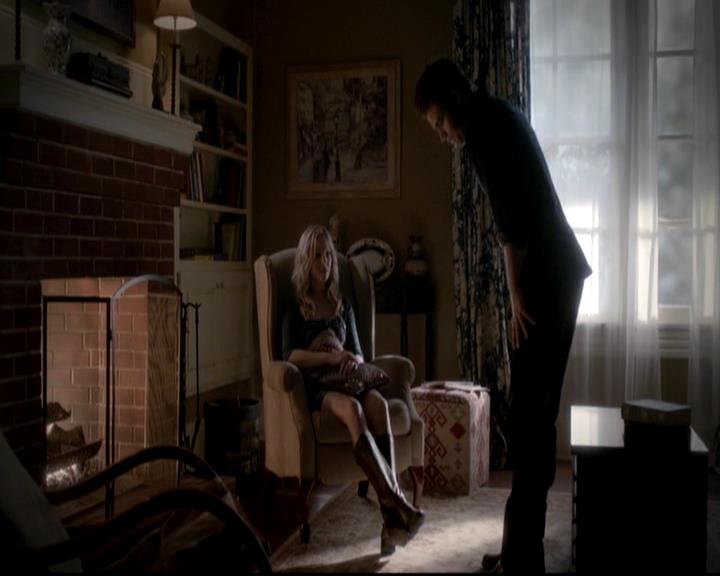 VampireDiariesWorld-dot-org_4x08WellAlwaysHaveBourbonStreet2131.jpg