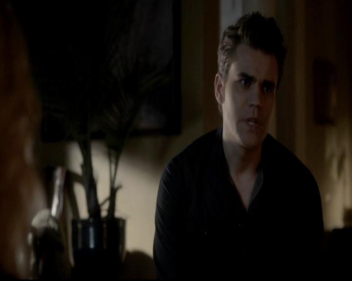 VampireDiariesWorld-dot-org_4x08WellAlwaysHaveBourbonStreet2135.jpg