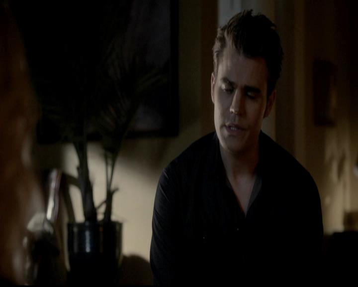 VampireDiariesWorld-dot-org_4x08WellAlwaysHaveBourbonStreet2136.jpg