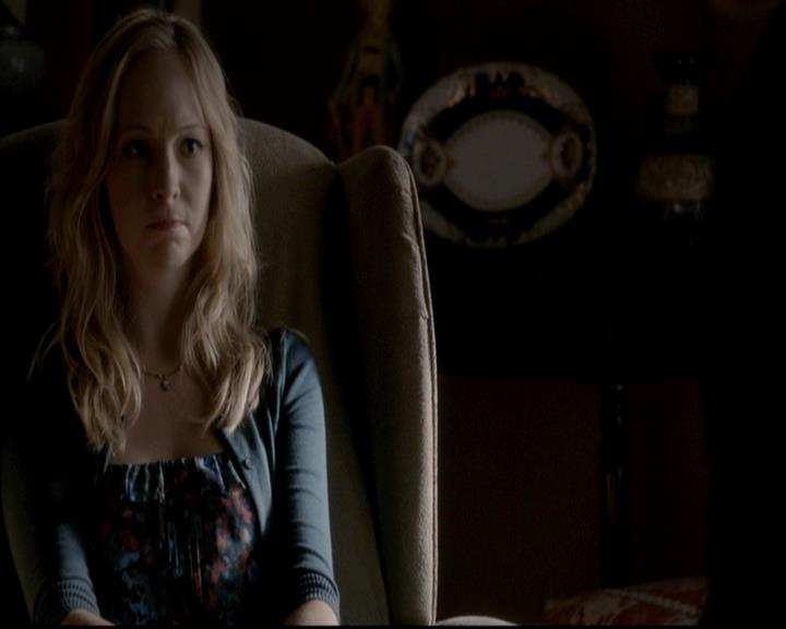 VampireDiariesWorld-dot-org_4x08WellAlwaysHaveBourbonStreet2137.jpg