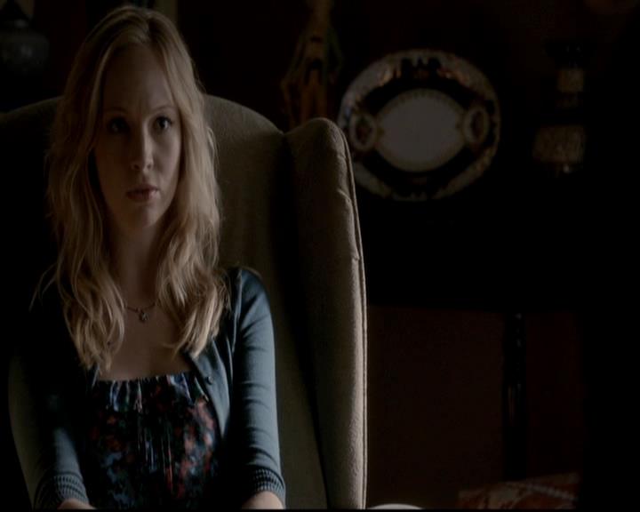 VampireDiariesWorld-dot-org_4x08WellAlwaysHaveBourbonStreet2138.jpg