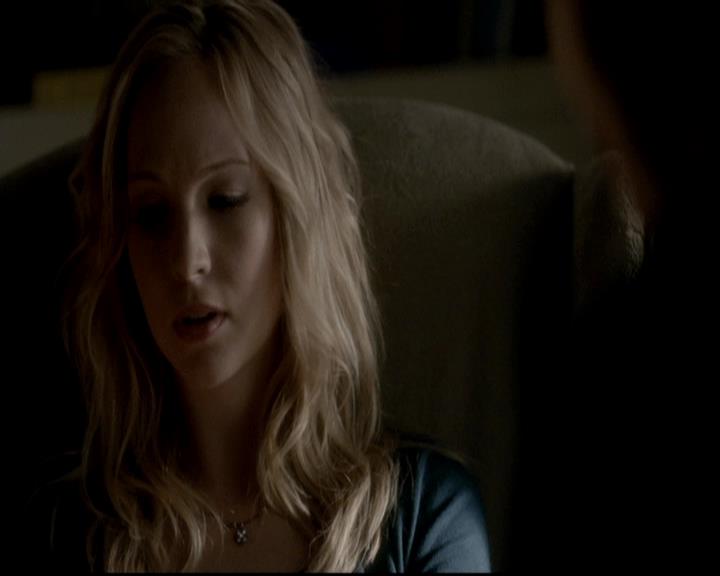 VampireDiariesWorld-dot-org_4x08WellAlwaysHaveBourbonStreet2141.jpg