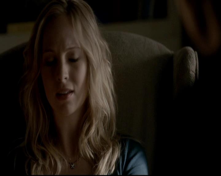 VampireDiariesWorld-dot-org_4x08WellAlwaysHaveBourbonStreet2142.jpg