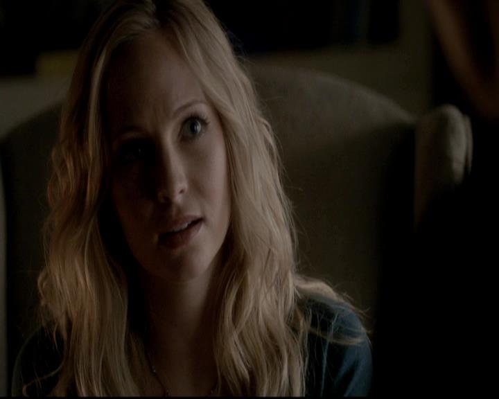 VampireDiariesWorld-dot-org_4x08WellAlwaysHaveBourbonStreet2148.jpg