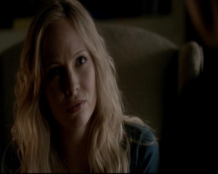 VampireDiariesWorld-dot-org_4x08WellAlwaysHaveBourbonStreet2149.jpg