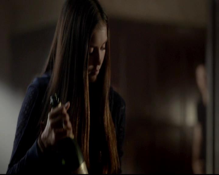 VampireDiariesWorld-dot-org_4x08WellAlwaysHaveBourbonStreet2167.jpg