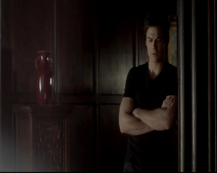 VampireDiariesWorld-dot-org_4x08WellAlwaysHaveBourbonStreet2185.jpg