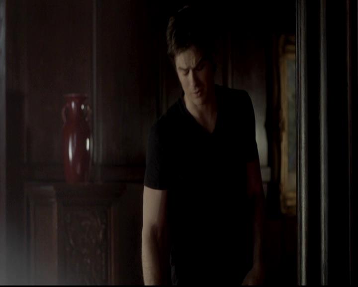 VampireDiariesWorld-dot-org_4x08WellAlwaysHaveBourbonStreet2188.jpg