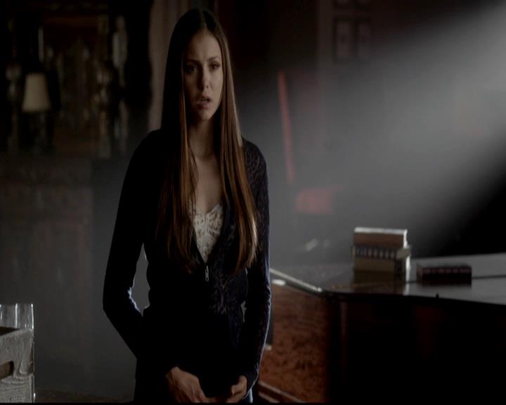 VampireDiariesWorld-dot-org_4x08WellAlwaysHaveBourbonStreet2207.jpg