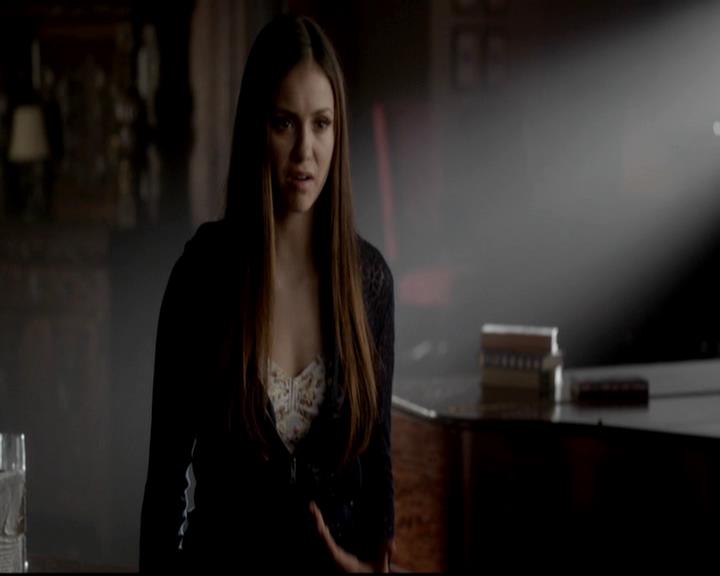 VampireDiariesWorld-dot-org_4x08WellAlwaysHaveBourbonStreet2209.jpg