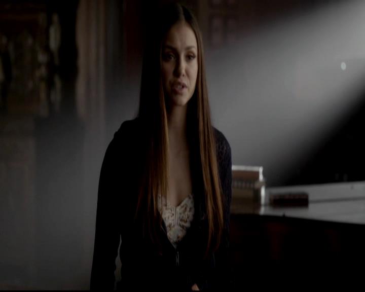 VampireDiariesWorld-dot-org_4x08WellAlwaysHaveBourbonStreet2210.jpg