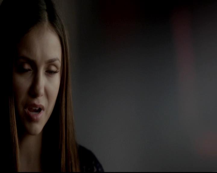 VampireDiariesWorld-dot-org_4x08WellAlwaysHaveBourbonStreet2213.jpg