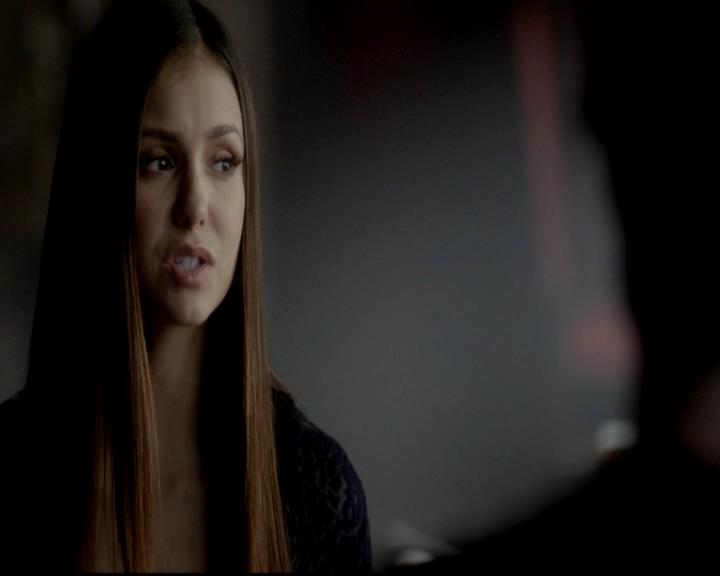 VampireDiariesWorld-dot-org_4x08WellAlwaysHaveBourbonStreet2225.jpg