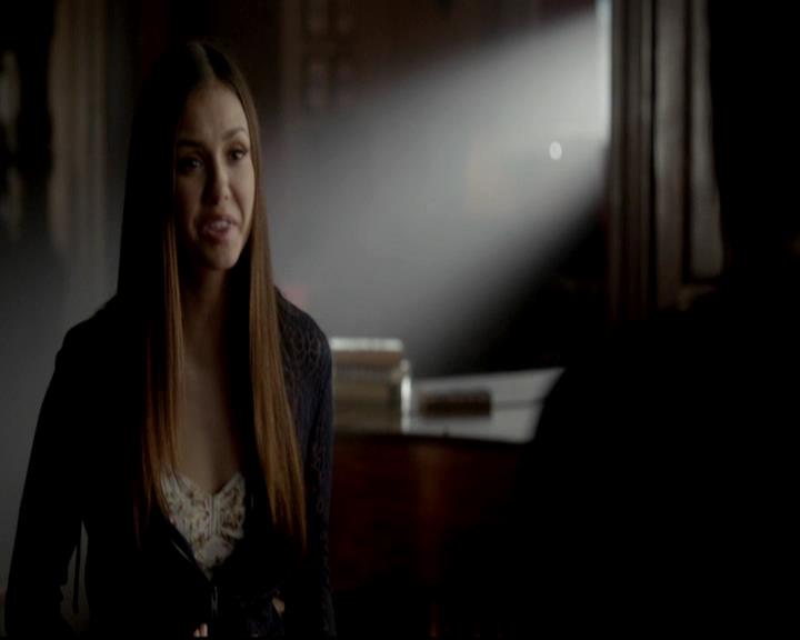 VampireDiariesWorld-dot-org_4x08WellAlwaysHaveBourbonStreet2236.jpg