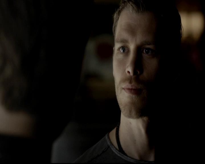 VampireDiariesWorld-dot-org_4x09OComeAllYeFaithful0165.jpg