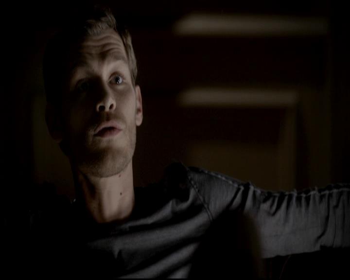 VampireDiariesWorld-dot-org_4x09OComeAllYeFaithful0222.jpg