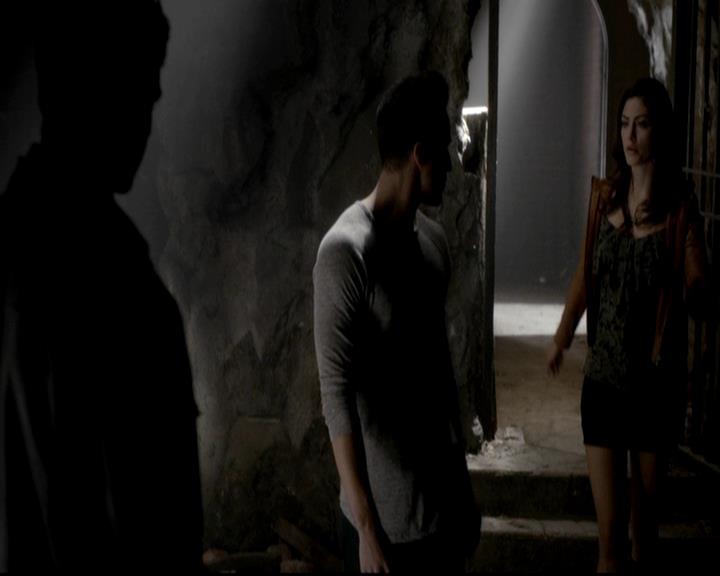 VampireDiariesWorld-dot-org_4x09OComeAllYeFaithful0240.jpg