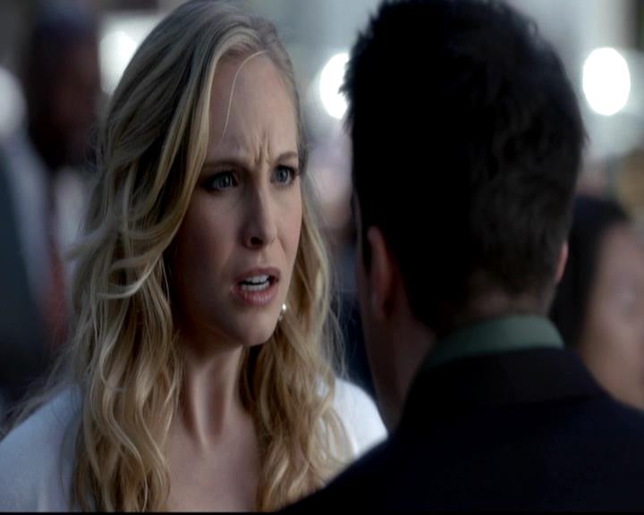 VampireDiariesWorld-dot-org_4x09OComeAllYeFaithful0290.jpg