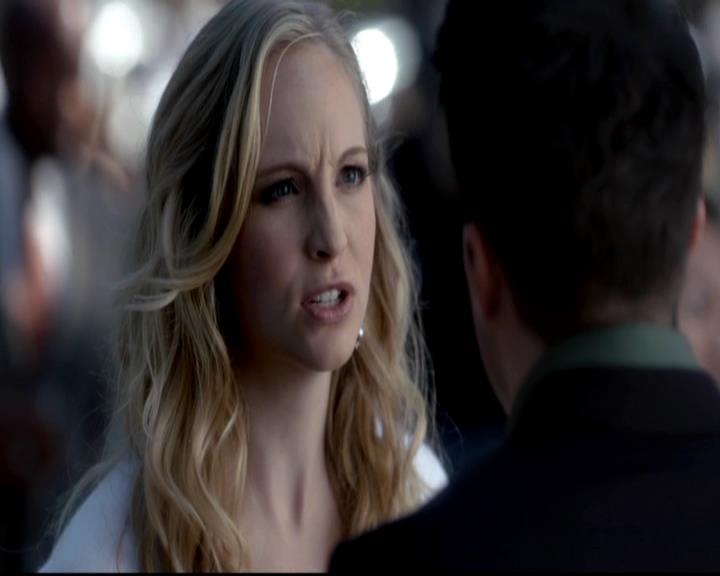 VampireDiariesWorld-dot-org_4x09OComeAllYeFaithful0294.jpg